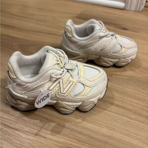 New Balance Kids Sneakers - Cream and White